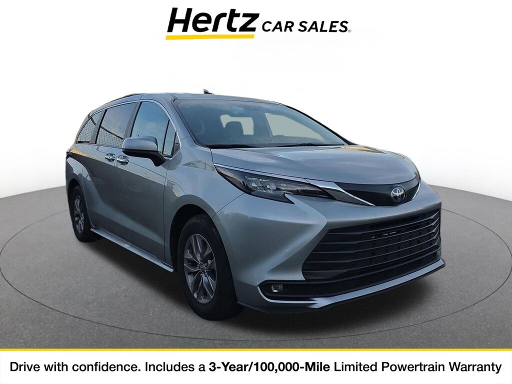 2025 Toyota Sienna XLE — photo 1 of 11