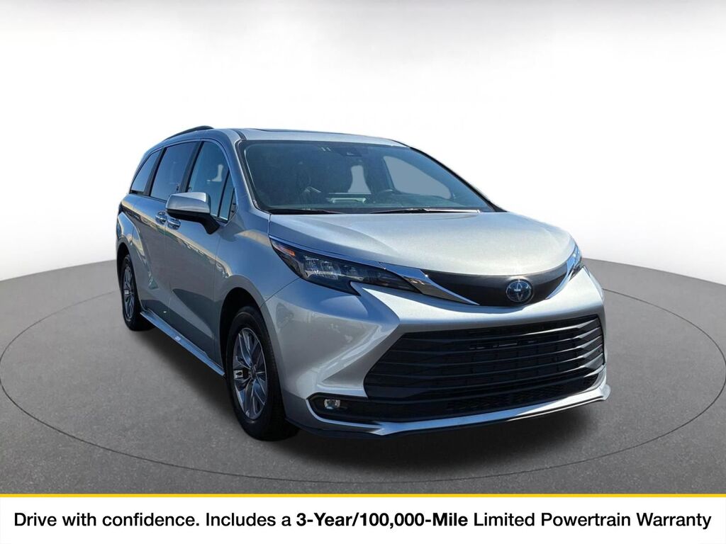 2025 Toyota Sienna XLE — photo 1 of 11