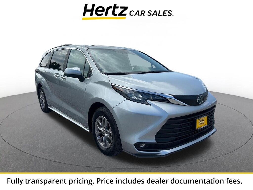 2025 Toyota Sienna XLE — photo 1 of 13