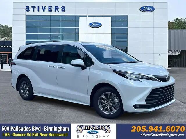 2026 Toyota Sienna XLE 8-Passenger