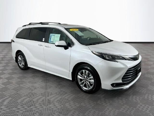 2026 Toyota Sienna XLE 8-Passenger