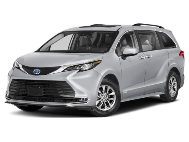 2022 Toyota Sienna XLE 8-Passenger — photo 1 of 26