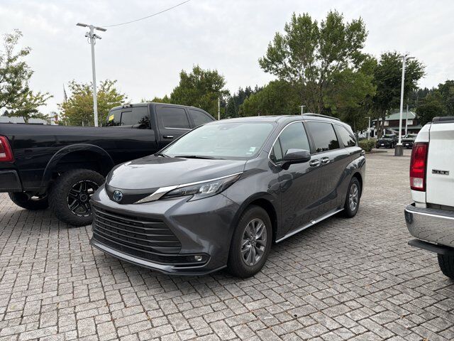 2025 Toyota Sienna XLE