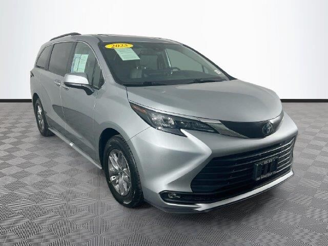 2025 Toyota Sienna XLE 8-Passenger