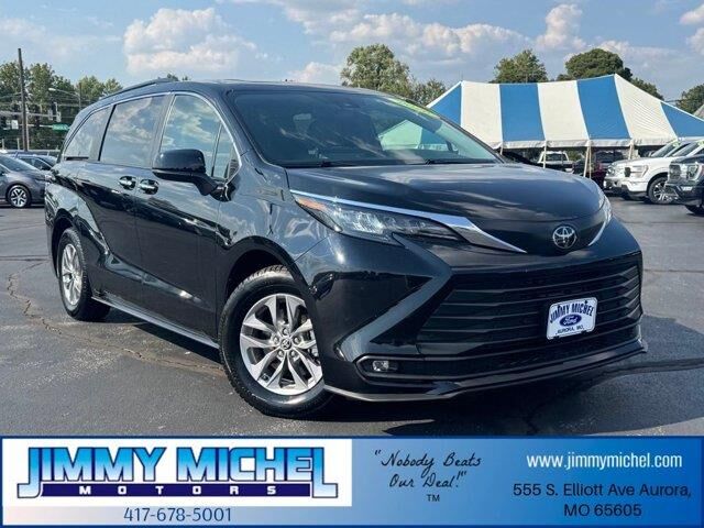 2026 Toyota Sienna XLE 8-Passenger — photo 1 of 26