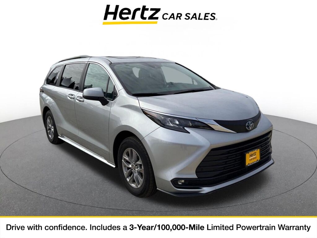2025 Toyota Sienna XLE — photo 1 of 11
