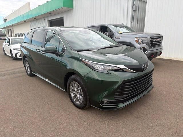2026 Toyota Sienna XLE 8-Passenger