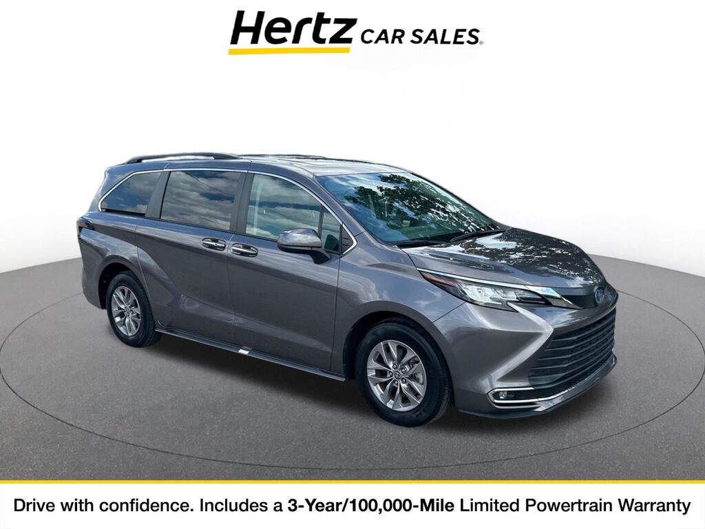 2023 Toyota Sienna XLE — photo 1 of 11
