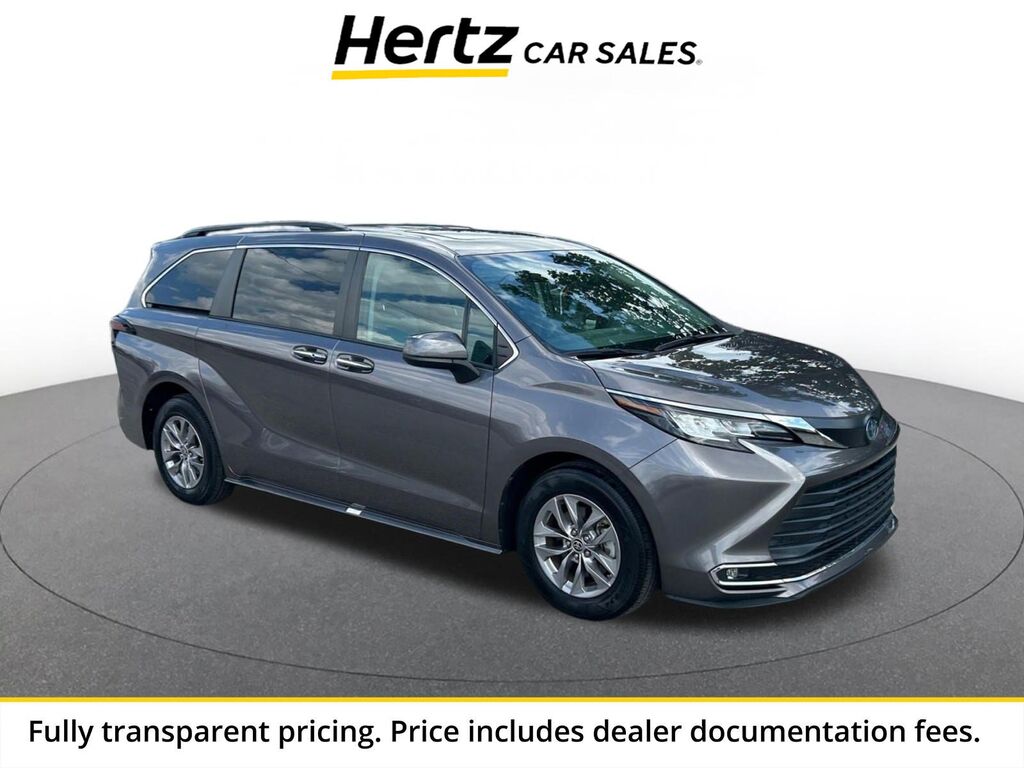 2023 Toyota Sienna XLE — photo 1 of 1