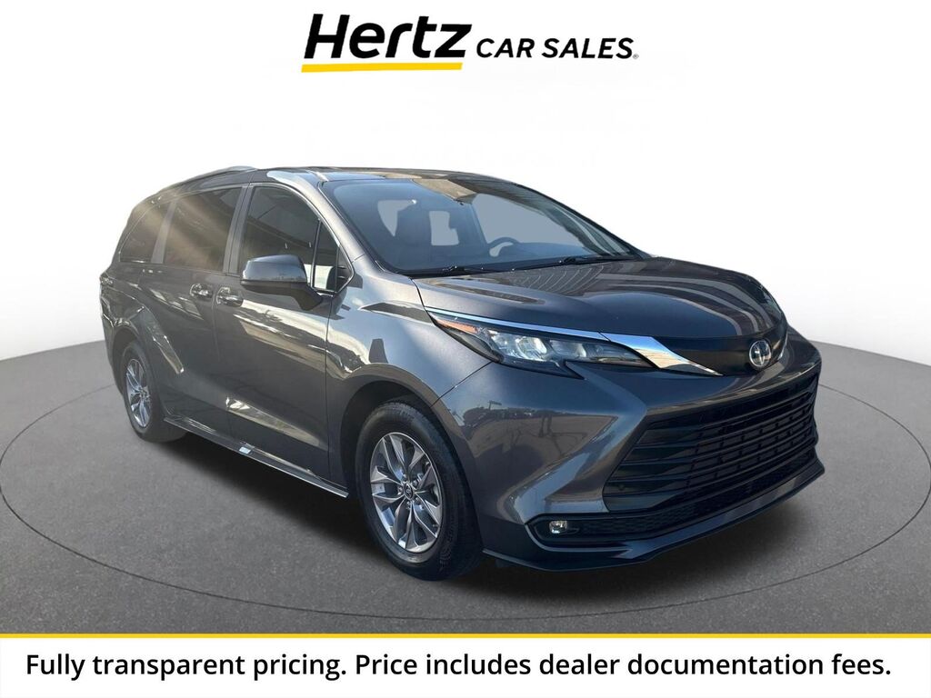 2025 Toyota Sienna XLE — photo 1 of 13