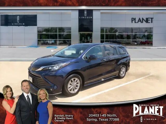 2025 Toyota Sienna XLE 8-Passenger
