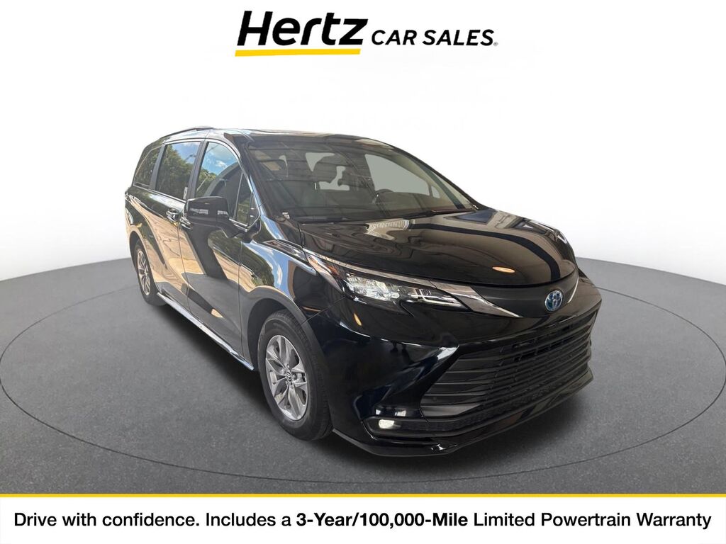 2025 Toyota Sienna XLE — photo 1 of 11