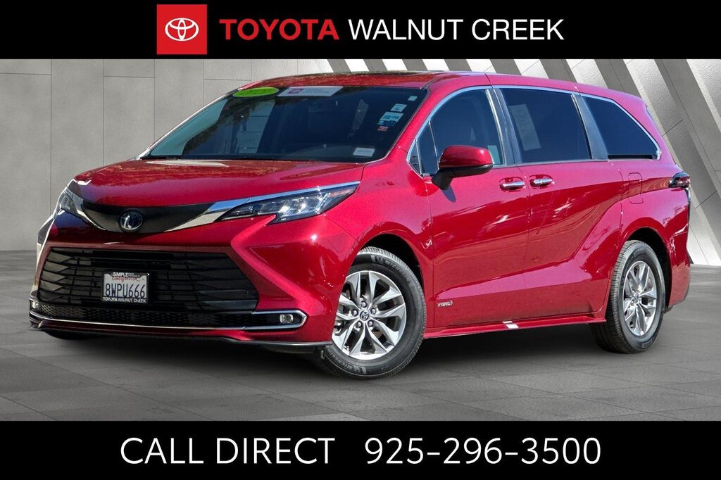 2021 Toyota Sienna XLE 7-Passenger — photo 1 of 13