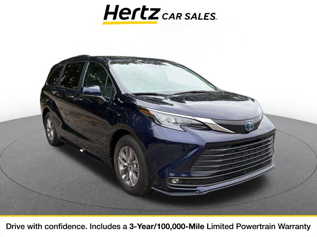 2025 Toyota Sienna XLE — photo 1 of 11