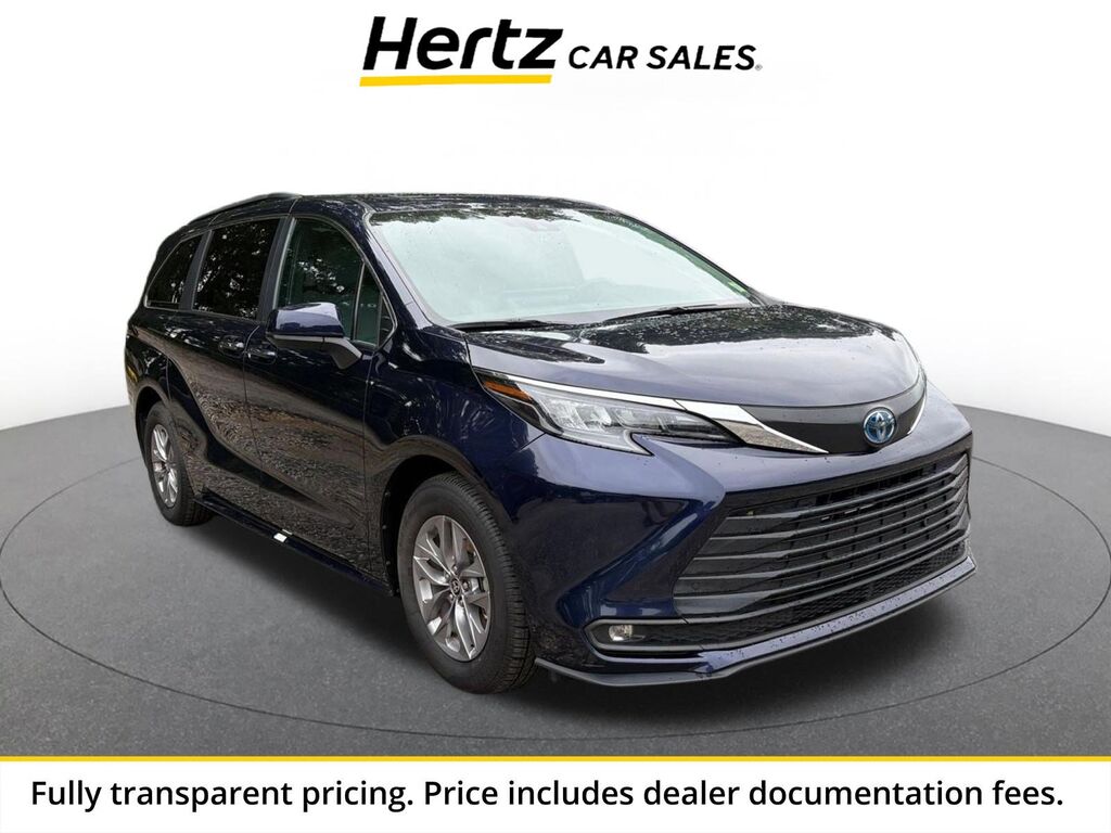 2025 Toyota Sienna XLE — photo 1 of 14