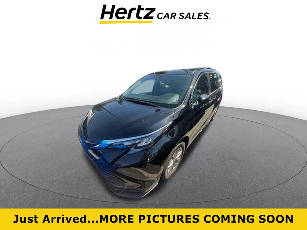 2025 Toyota Sienna XLE — photo 1 of 1