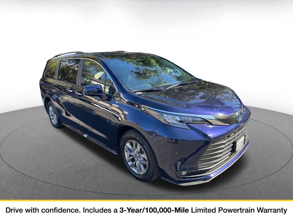 2025 Toyota Sienna XLE — photo 1 of 11