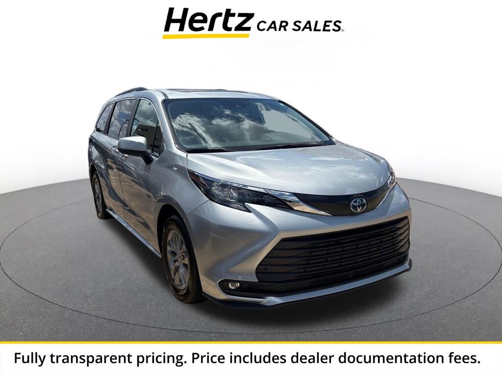 2025 Toyota Sienna XLE — photo 1 of 13