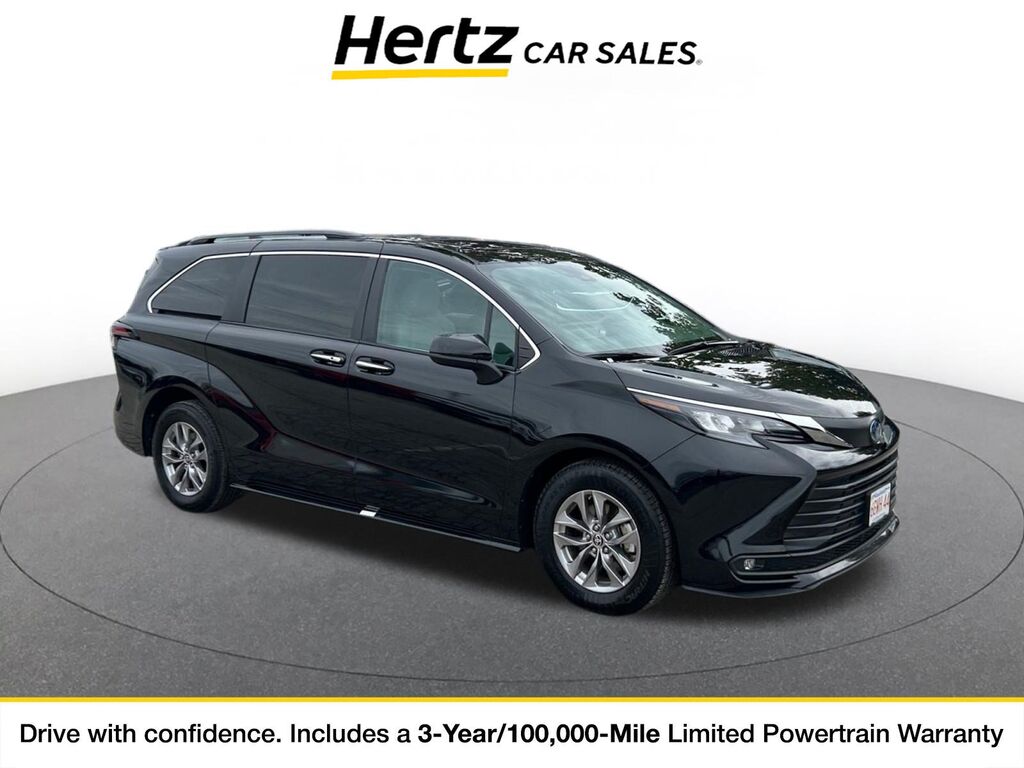 2025 Toyota Sienna XLE — photo 1 of 11