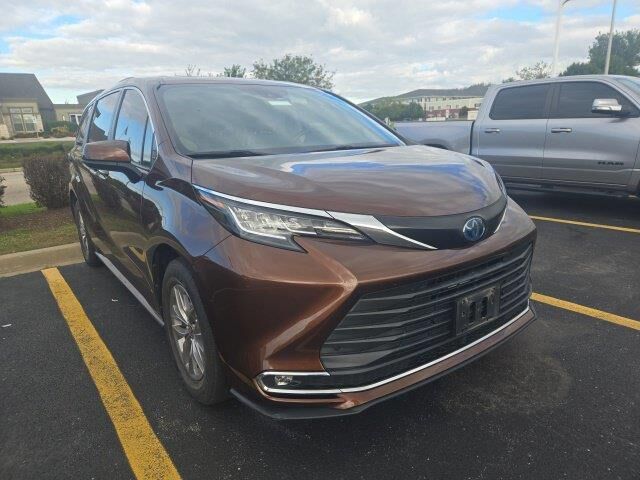2022 Toyota Sienna XLE 8-Passenger