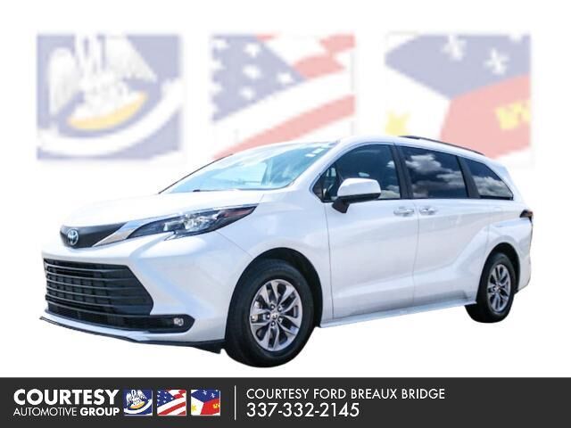 2025 Toyota Sienna XLE 8-Passenger