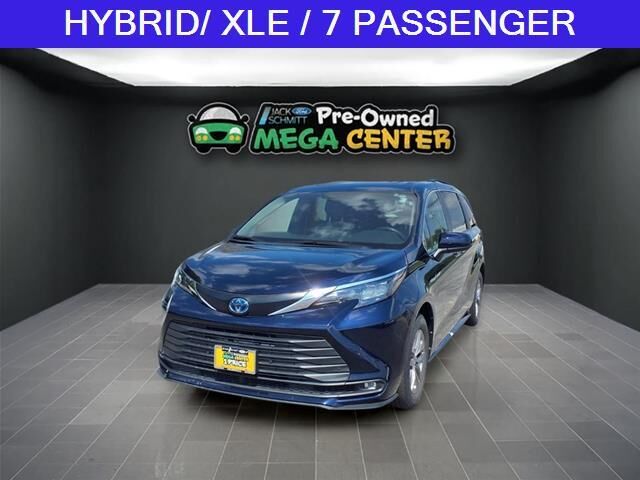 2025 Toyota Sienna XLE 8-Passenger