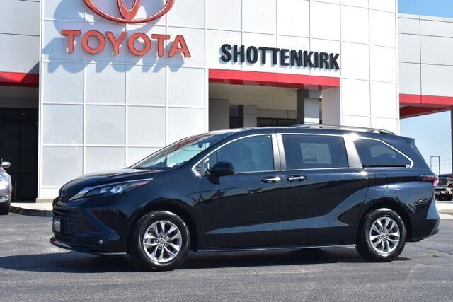 2025 Toyota Sienna XLE 8-Passenger