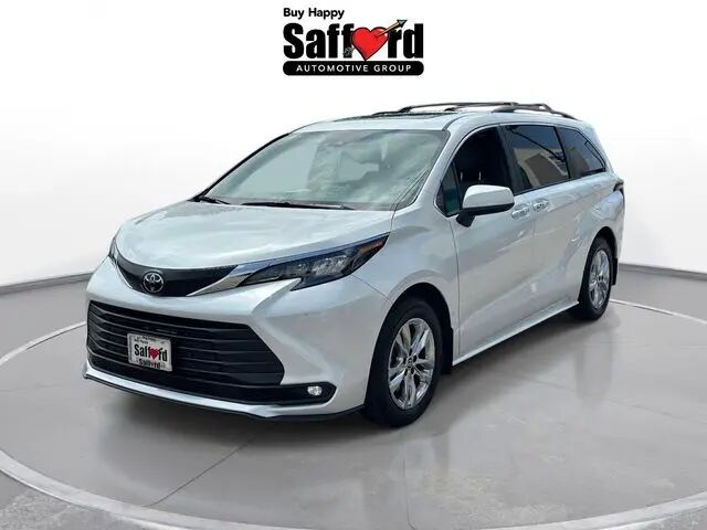 2026 Toyota Sienna XLE 8-Passenger — photo 1 of 4