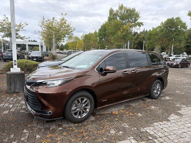 2021 Toyota Sienna XLE