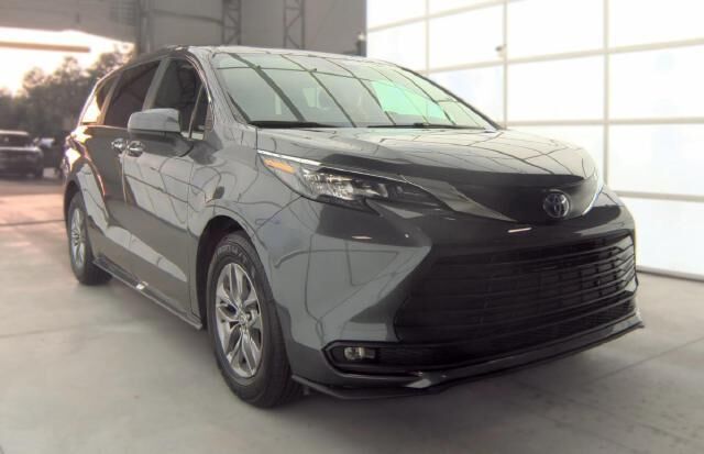 2025 Toyota Sienna XLE 7-Passenger