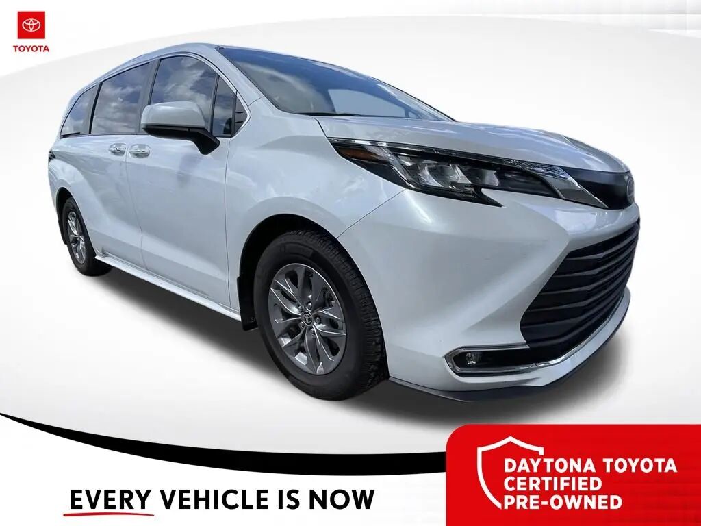 2023 Toyota Sienna XLE 7-Passenger — photo 1 of 24