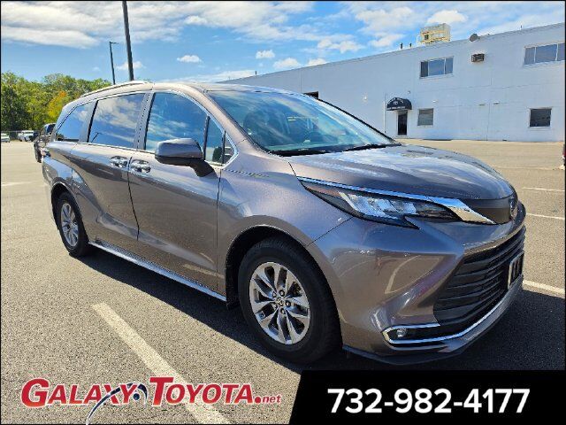 2022 Toyota Sienna XLE