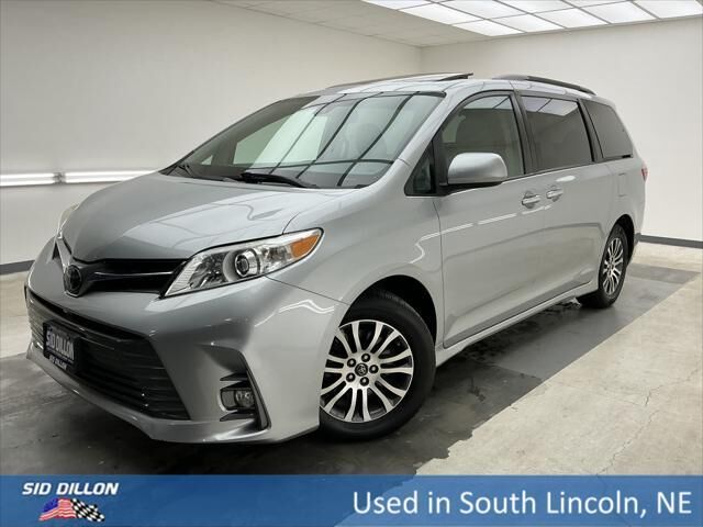 2020 Toyota Sienna XLE 7-Passenger Auto Access Seat