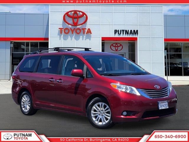 2017 Toyota Sienna XLE 7-Passenger Auto Access Seat