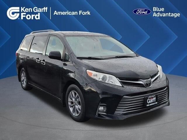 2020 Toyota Sienna XLE 7-Passenger Auto Access Seat