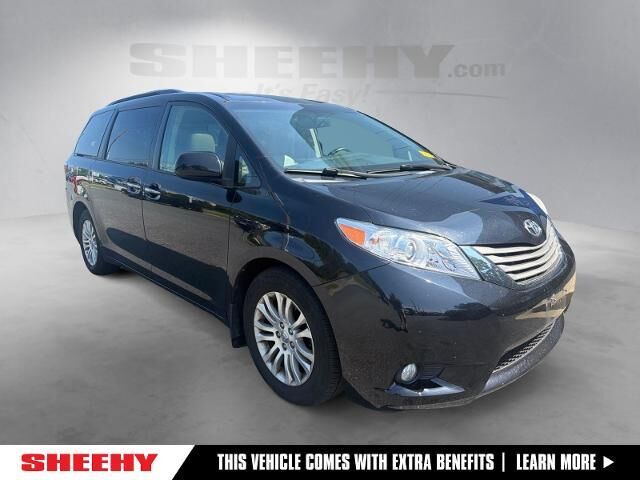 2017 Toyota Sienna XLE 7-Passenger Auto Access Seat — photo 1 of 21