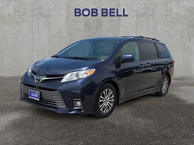 2018 Toyota Sienna XLE 7-Passenger Auto Access Seat
