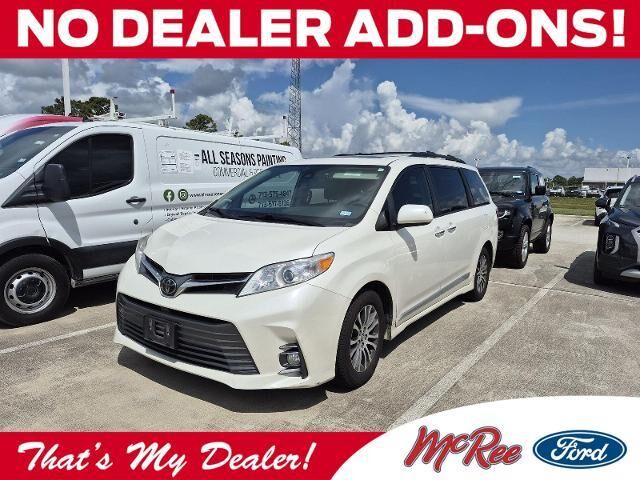 2019 Toyota Sienna XLE 7-Passenger Auto Access Seat
