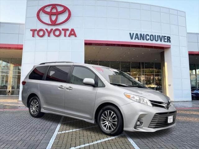 2020 Toyota Sienna XLE 7-Passenger Auto Access Seat