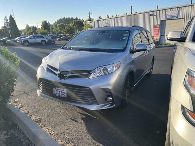 2020 Toyota Sienna XLE 7-Passenger Auto Access Seat