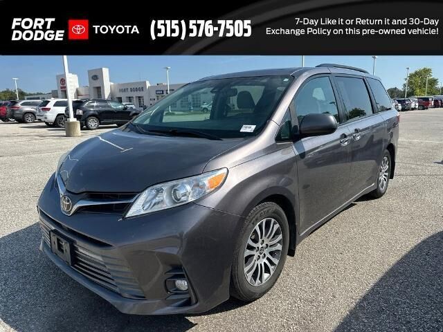 2020 Toyota Sienna XLE 7-Passenger Auto Access Seat — photo 1 of 8