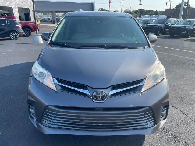 2018 Toyota Sienna XLE 8-Passenger