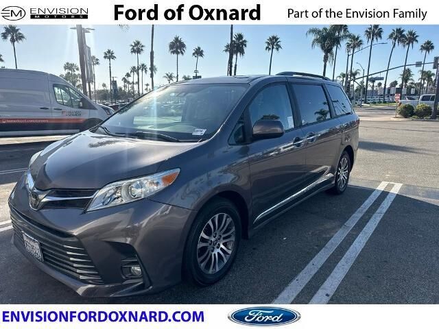 2020 Toyota Sienna XLE 7-Passenger Auto Access Seat — photo 1 of 7