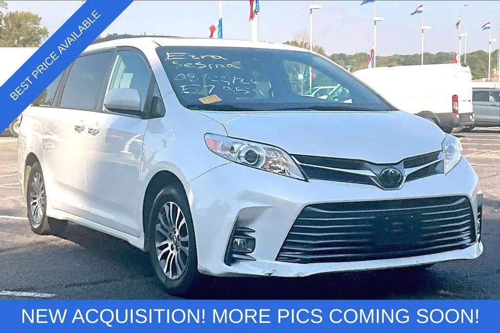 2019 Toyota Sienna XLE 7-Passenger Auto Access Seat — photo 1 of 7