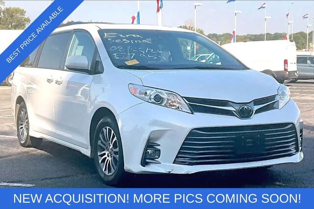 2019 Toyota Sienna XLE 7-Passenger Auto Access Seat