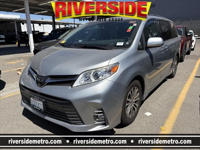 2020 Toyota Sienna XLE 7-Passenger Auto Access Seat