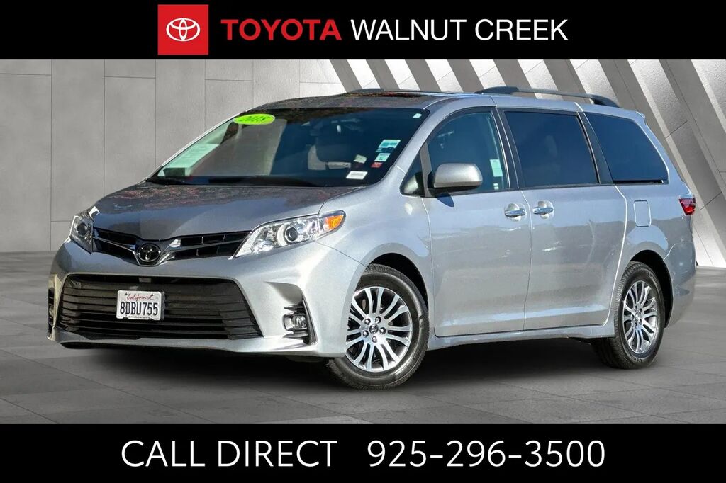2018 Toyota Sienna XLE 8-Passenger — photo 1 of 13