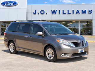 2017 Toyota Sienna XLE Auto Access Seat