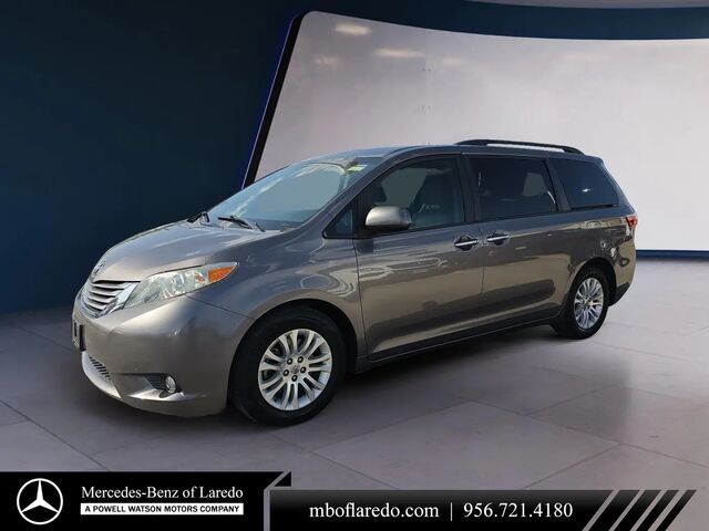 2017 Toyota Sienna XLE Premium 8-Passenger