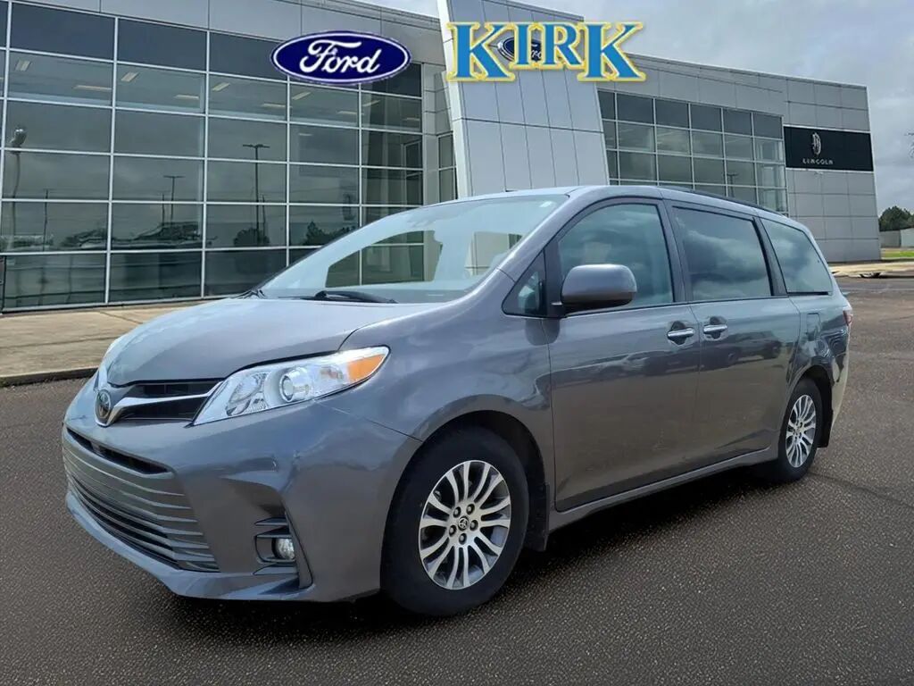 2020 Toyota Sienna XLE 7-Passenger Auto Access Seat — photo 1 of 13